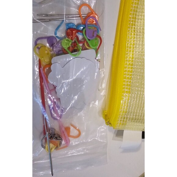 Crochet Hook Set Mesh 13 hooks, Yarn Needles, Stitch Markers, Misc NEW Various - Picture 4 of 5